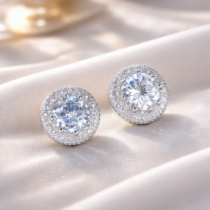 Diamond-Level Sparkle. Without The Diamond Price.
VVS1 Clarity | D Colour | Passes Diamond Tester